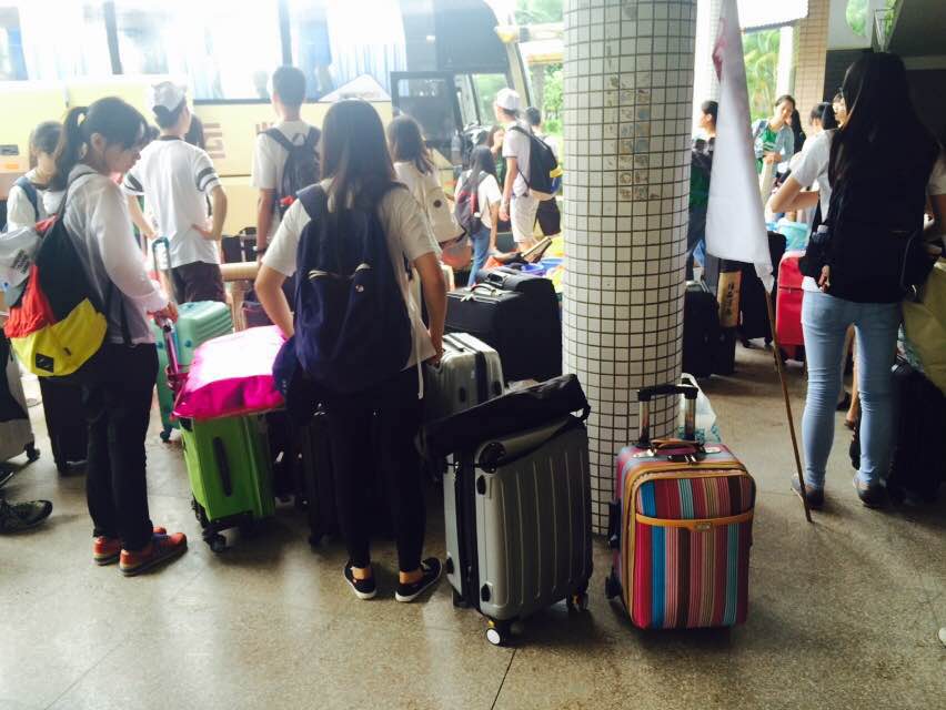 队员抵达云安中学