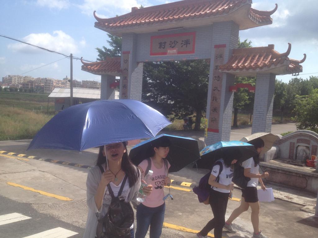 调研组人员走访下一站