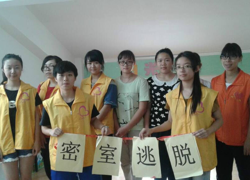 辛苦的队员们合照