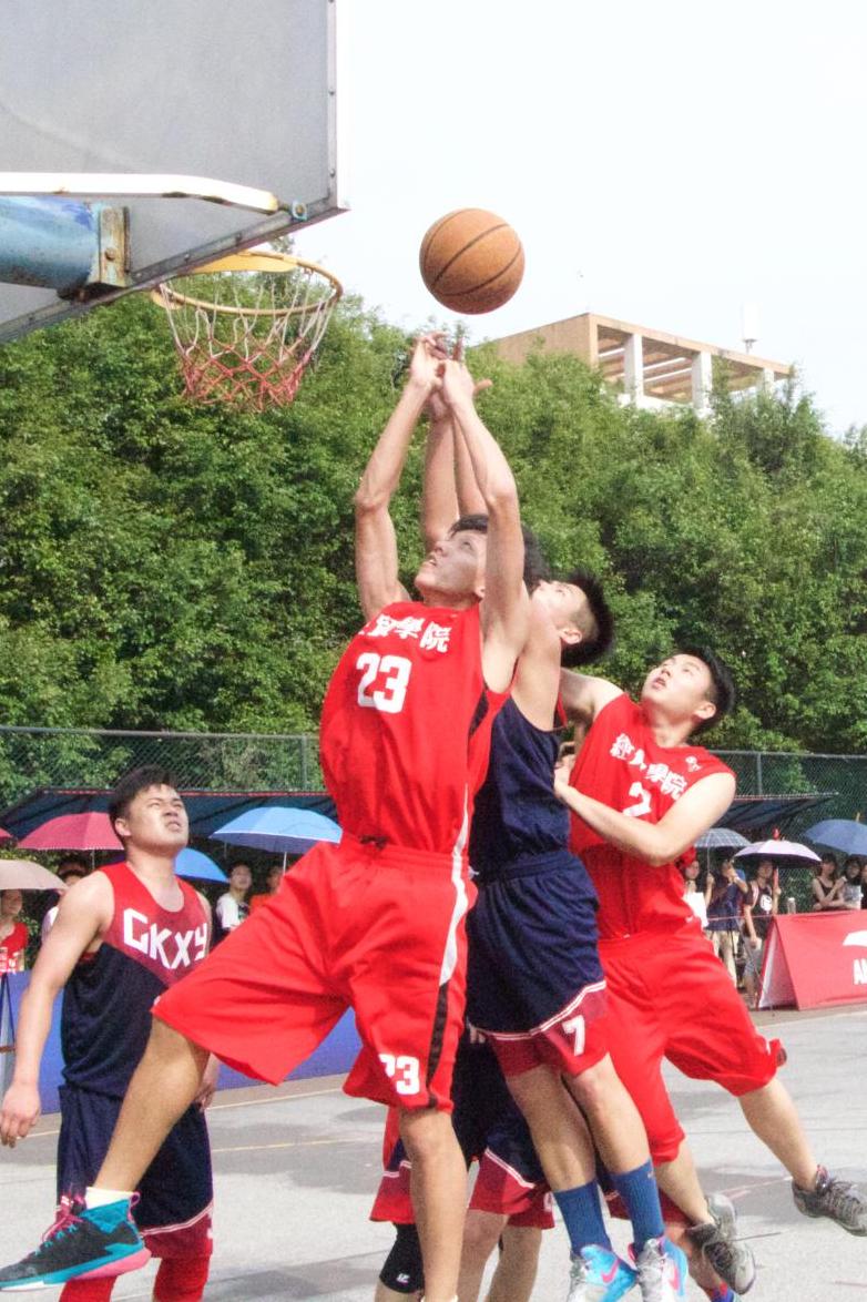 男子组总冠军争夺激烈