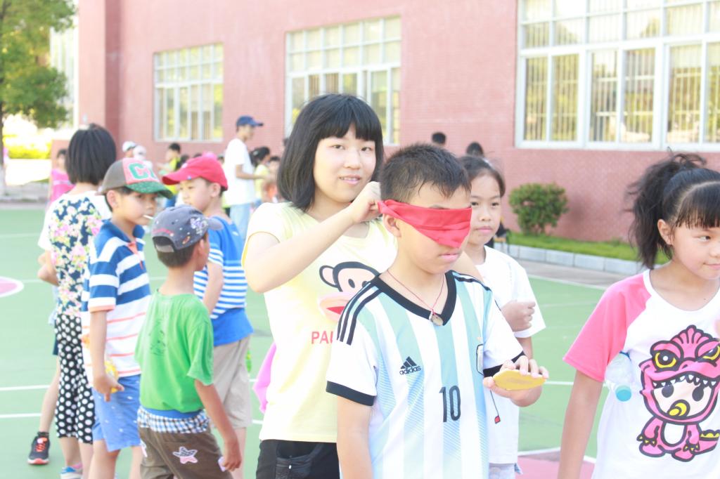 把眼睛遮好,我们来贴鼻子吧