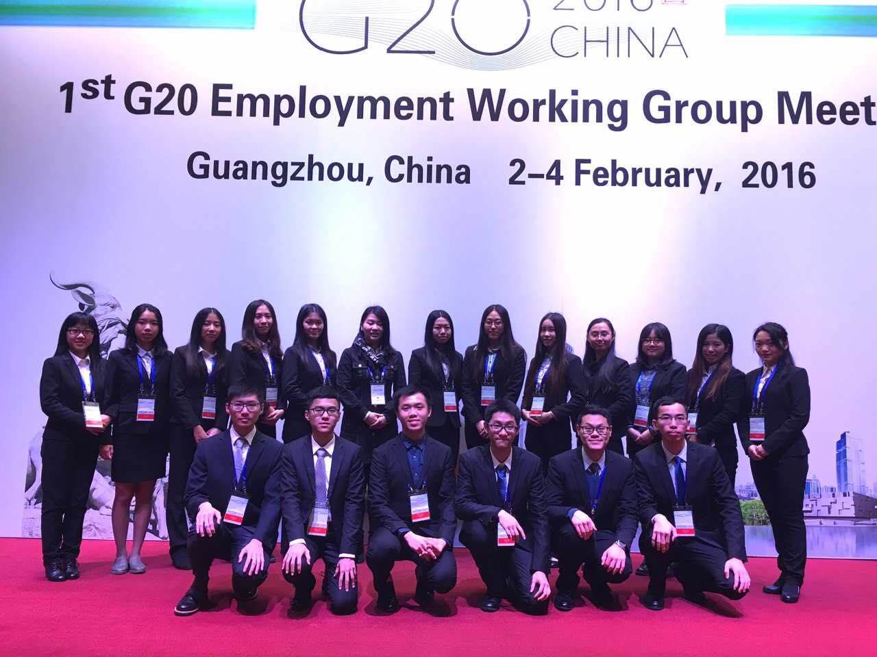 我校志愿者在G20就业工作组第一次会议合影